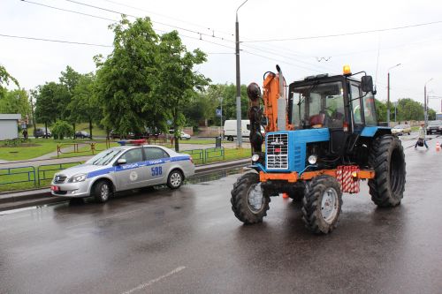 В Гродно трактор переехал двух девушек на пешеходном переходе