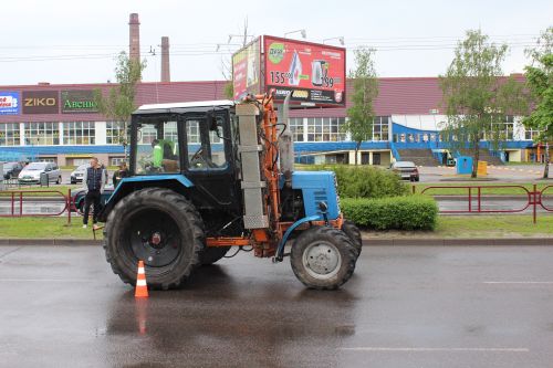 В Гродно трактор переехал двух девушек на пешеходном переходе