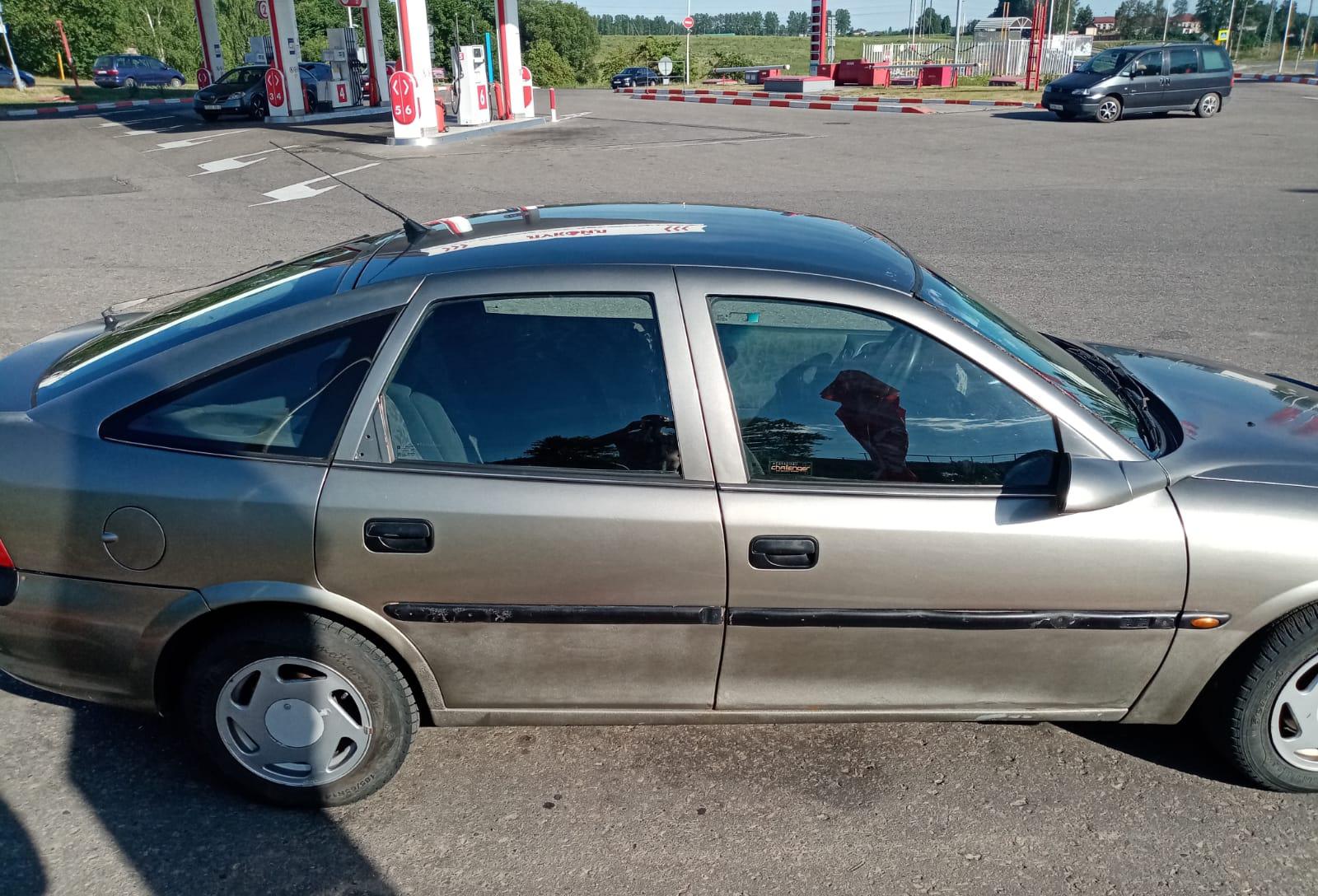 Опель вектра б беларусь. Опель Вектра зеленый. Автомалиновка Беларусь. Opel Vectra цена 1996. Фото Опель вектро зимой в Беларуси.
