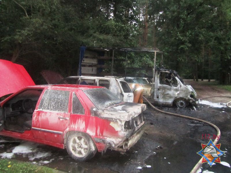  В Гродно в Пышках сгорело 4 автомобиля