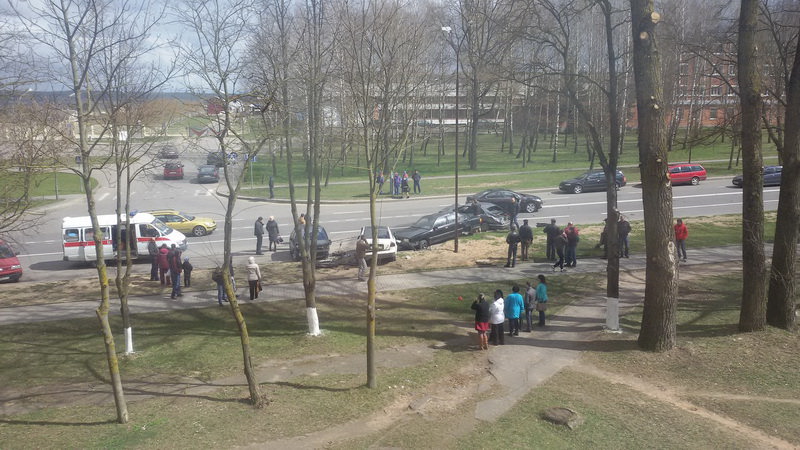 В Волковыске бесправник на БМВ протаранил 2 автомобиля