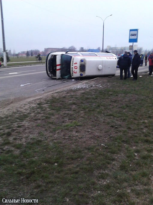 В жлобине перевурнулась скорая помощь. Пациент погиб